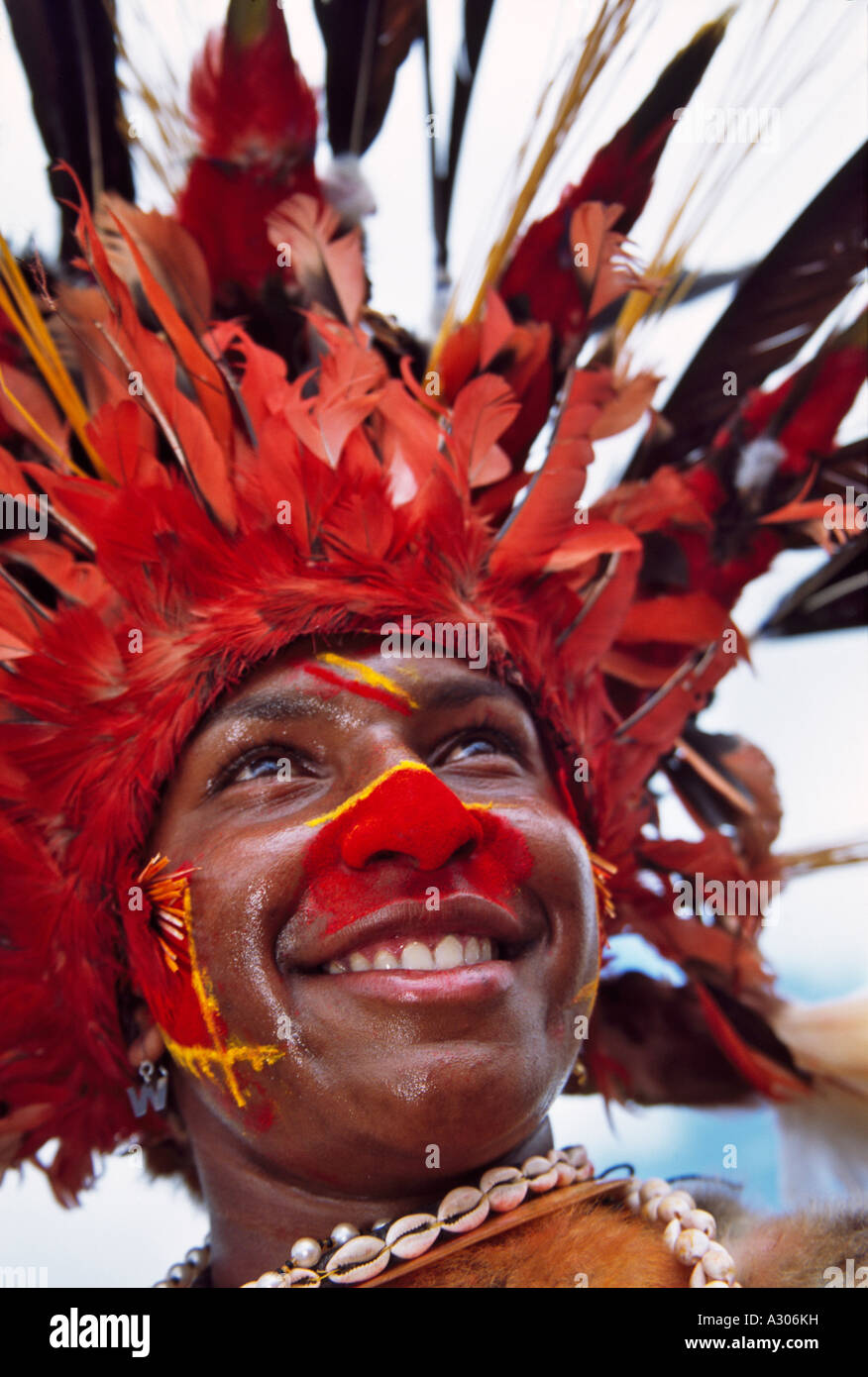 Ritratto di un Highlands tribeswoman a cantare cantare Festival Mt Hagen Papua Nuova Guinea Foto Stock