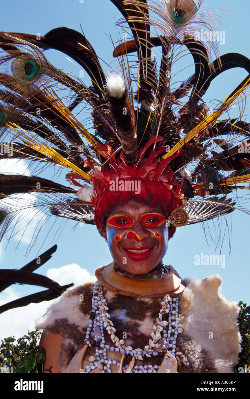 Ritratto di un Highlands tribeswoman a cantare cantare Festival Mt Hagen Papua Nuova Guinea Foto Stock