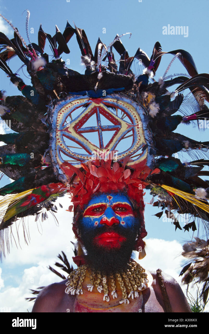 Ritratto di un Highlands tribeswoman a cantare cantare Festival Mt Hagen Papua Nuova Guinea Foto Stock