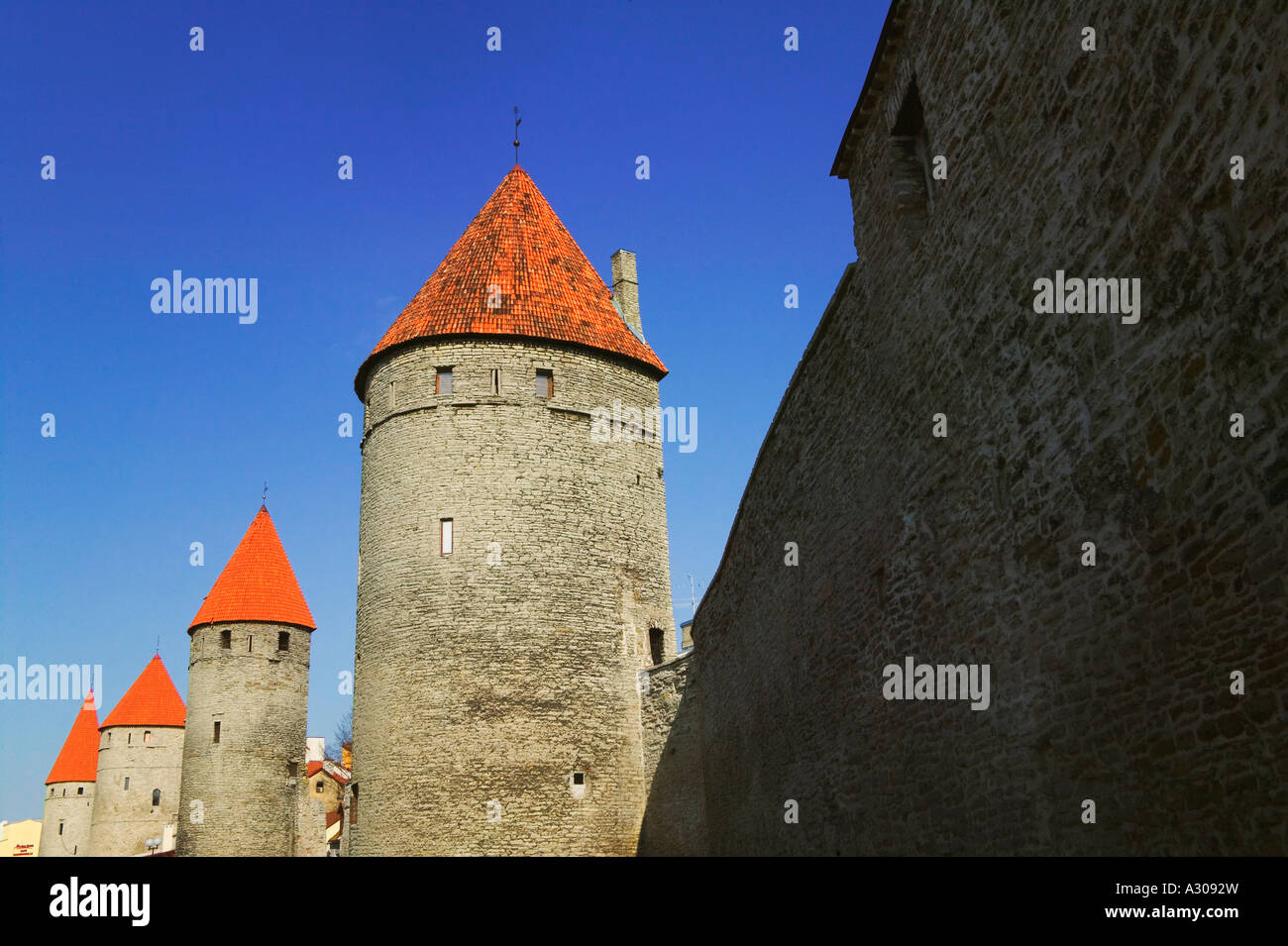Città nel XVI secolo muro con più ripetitori Tallinn Estonia Foto Stock