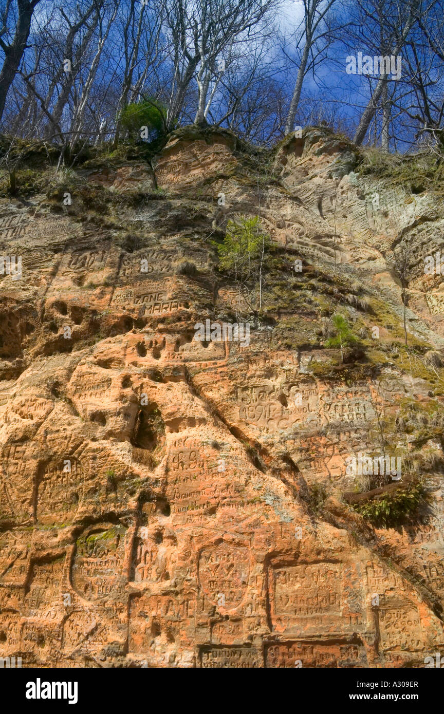 Graffiti sul leggendario grotte nella valle di Gauja Sigulda Lettonia Foto Stock