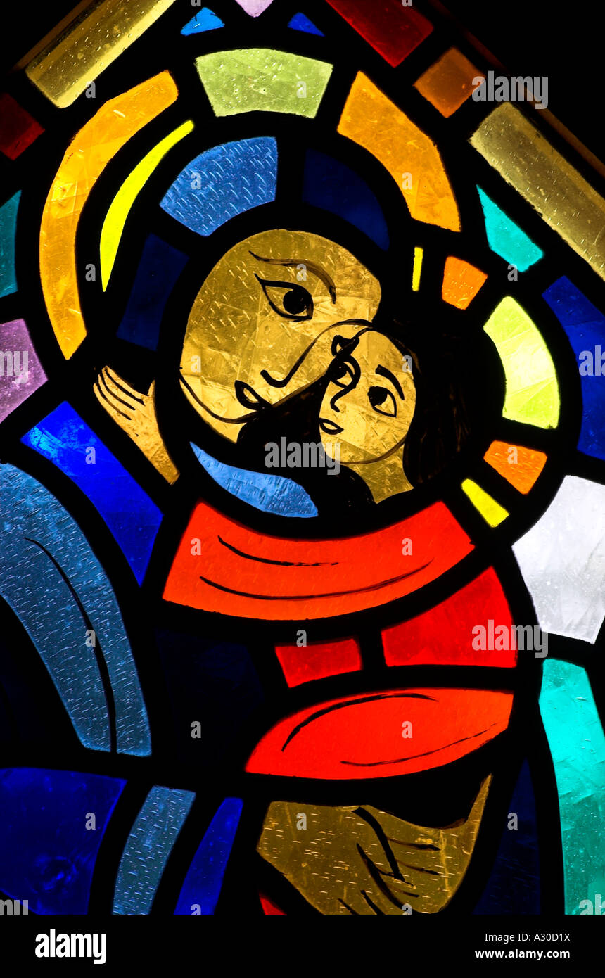 Una finestra di vetro colorato nella cappella presso il monastero benedettino di Abbaye de St Benoit du Lac in Estrie, Québec Foto Stock