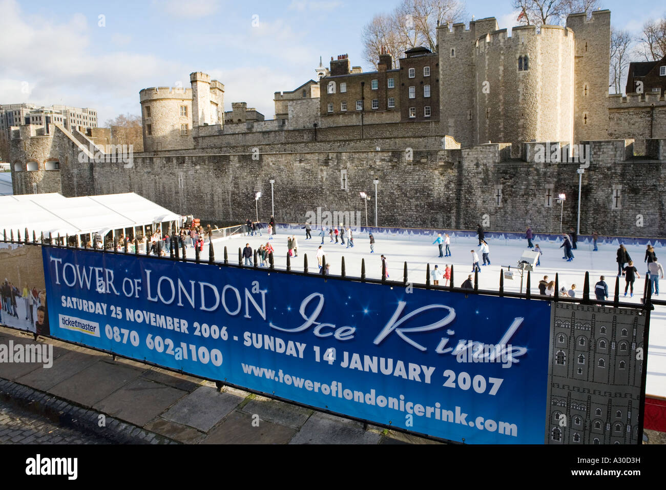 Torre di Londra il pattinaggio su ghiaccio Foto Stock