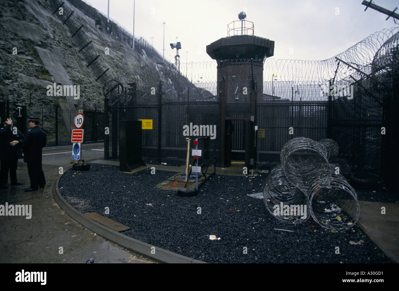 Checkpoint ad ingresso a Faslane base navale home Trident armate nucleari a Coulport Foto Stock