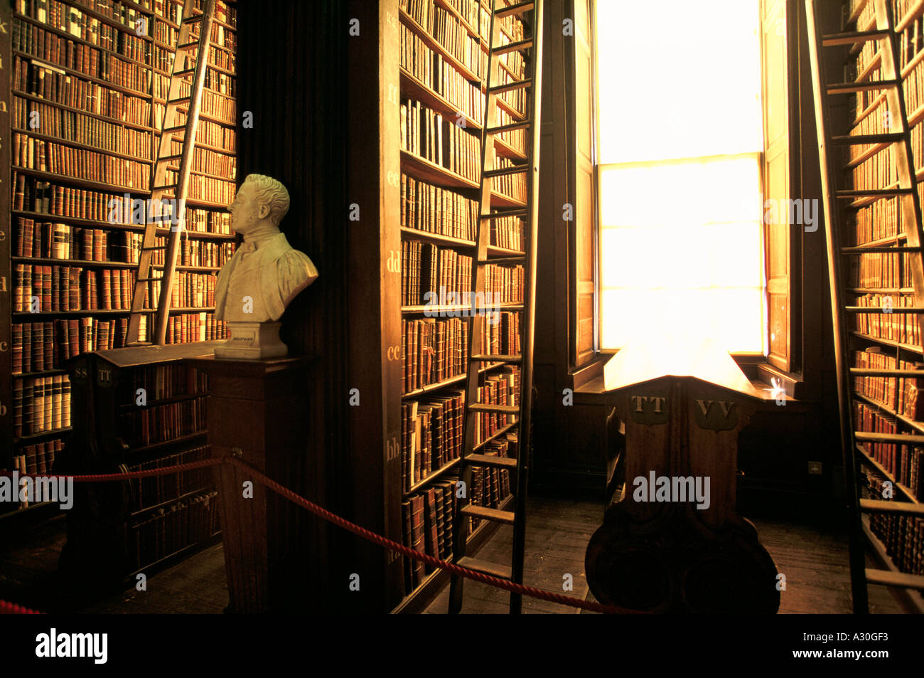 La sala lunga libreria in Trinity College Dublin Foto Stock