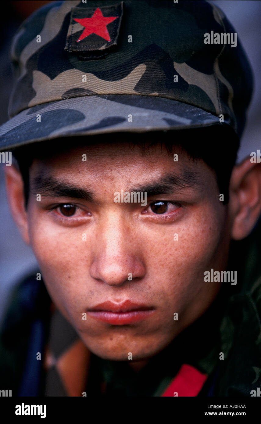 Una guerriglia maoista in corrispondenza di una base dei ribelli nella regione di Dolakha Nepal Foto Stock