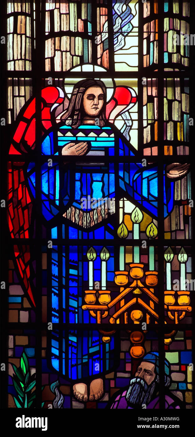 Una vetrata raffigurante un angelo nella cattedrale di Sherbrooke in Québec Canada Foto Stock