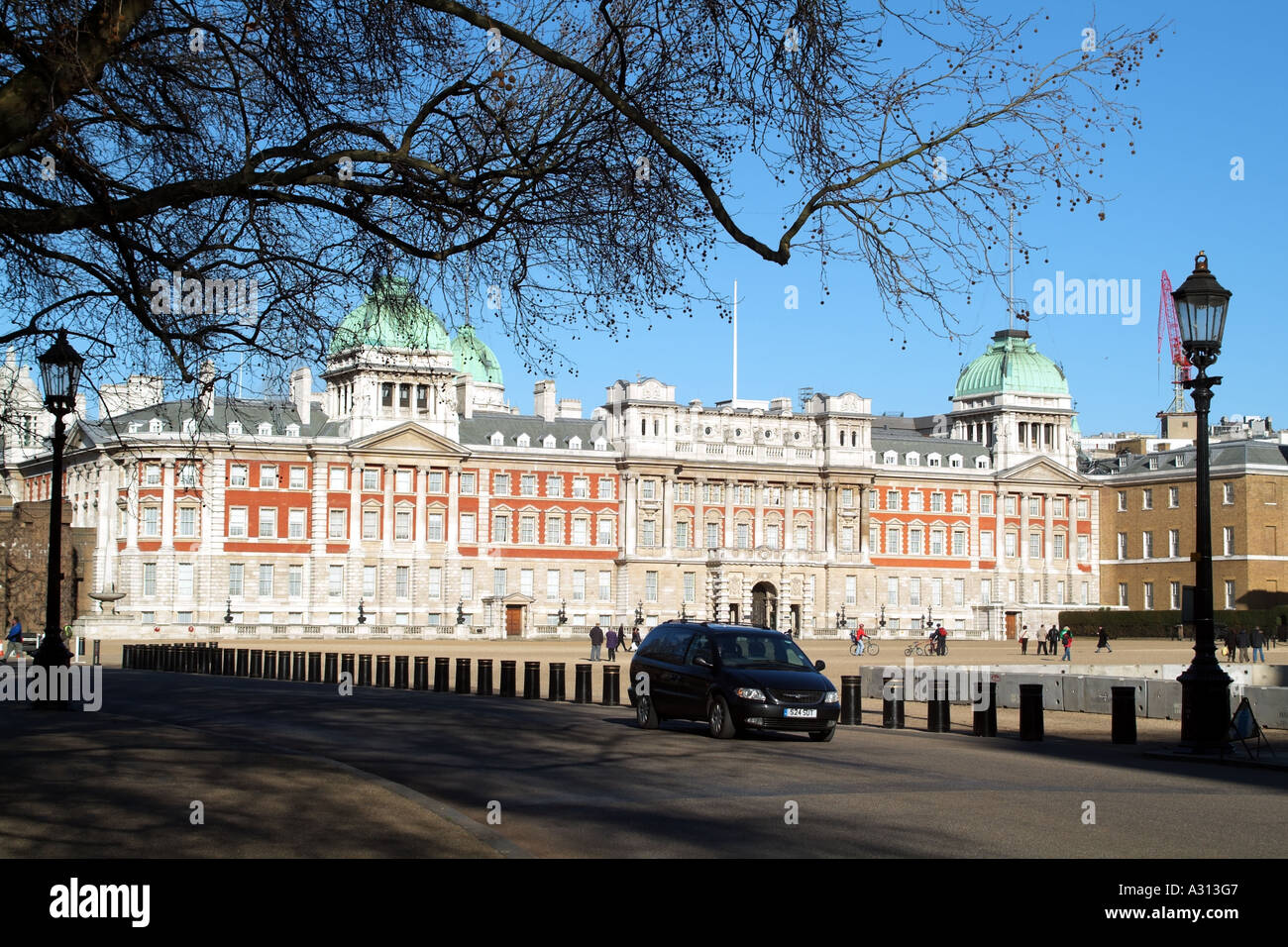 La Sfilata delle Guardie a Cavallo su Whitehall Londra England Regno Unito Regno Unito Foto Stock