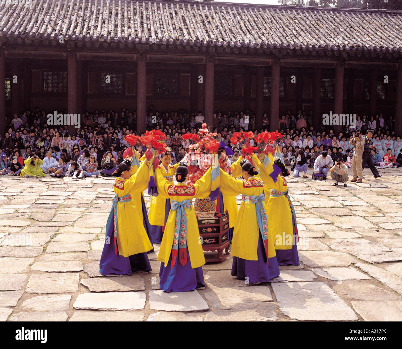 Palace,antico Palazzo,Hanbok,ballare,tradizionale D Foto Stock