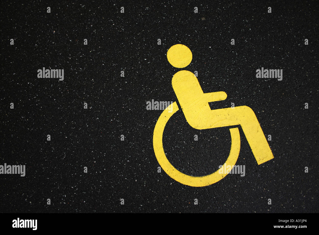 Parcheggio riservato per le persone con disabilità Foto Stock