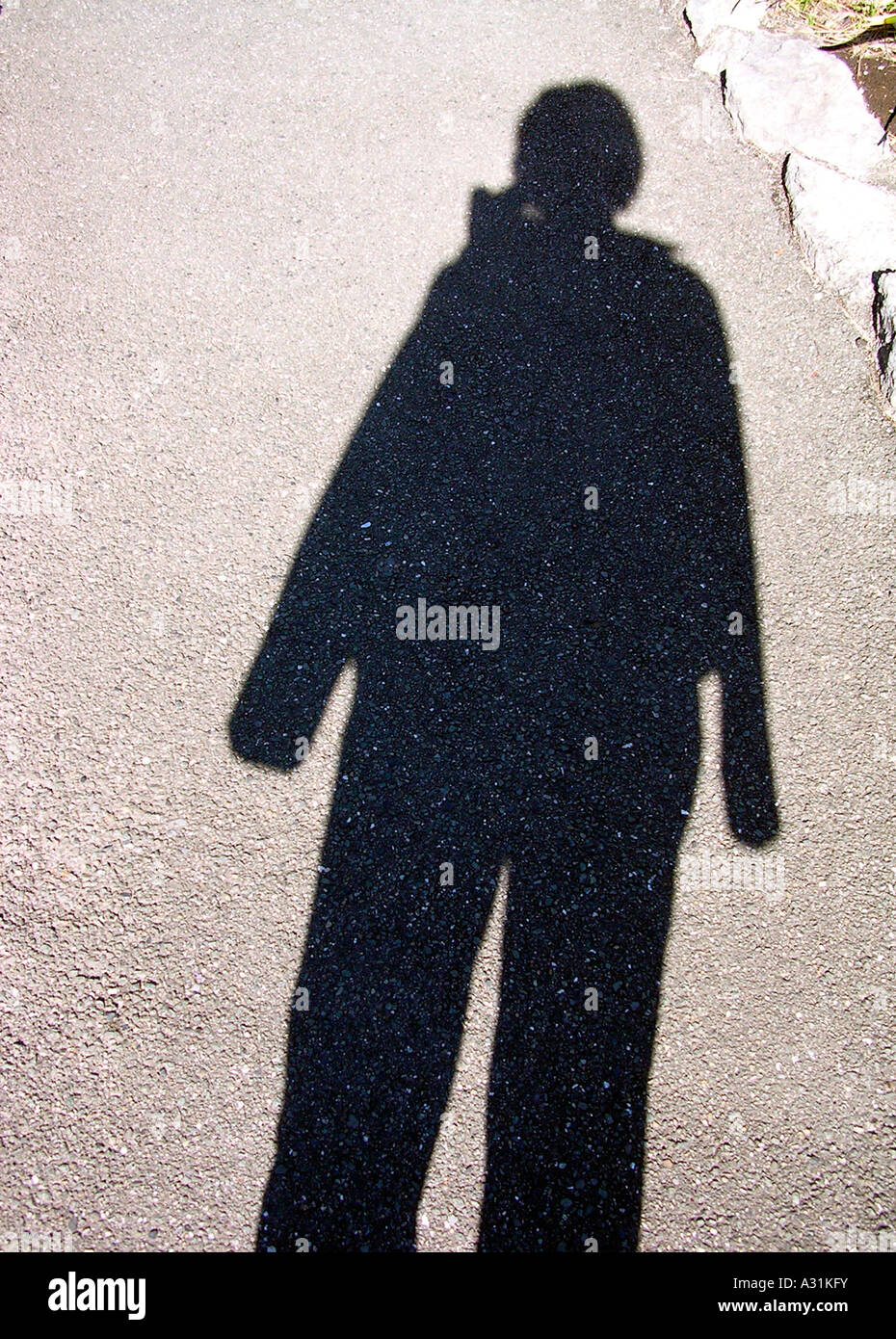 Un uomo ombra sul terreno. Foto Stock