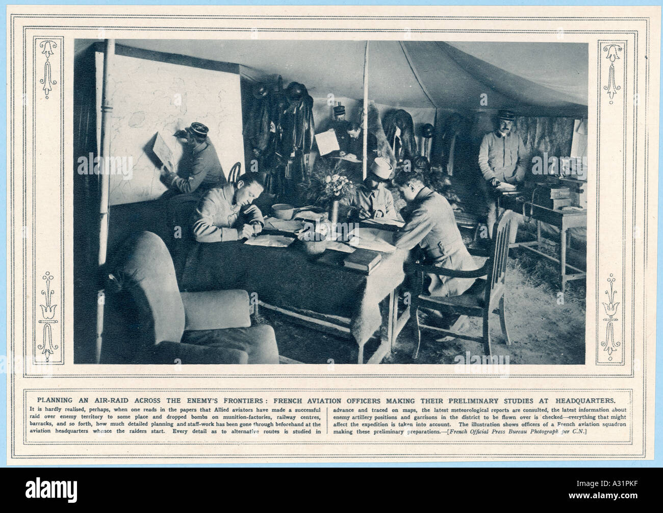 Piano francese Air Raid Foto Stock