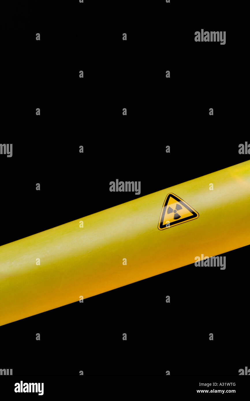 Cordon nastro con simbolo radioattivo Foto Stock