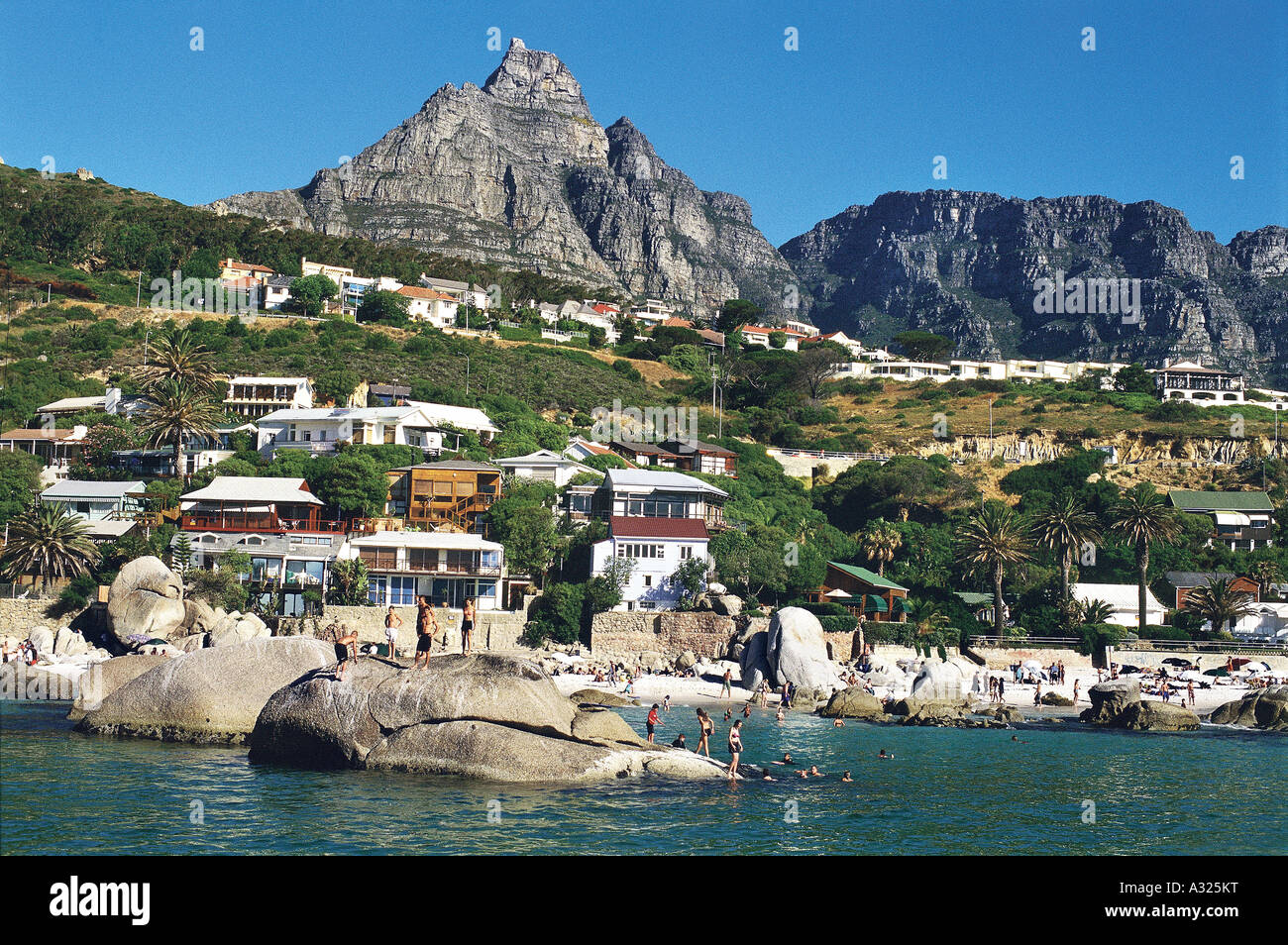La spiaggia di Camps Bay, Città del Capo, Sud Africa Foto Stock