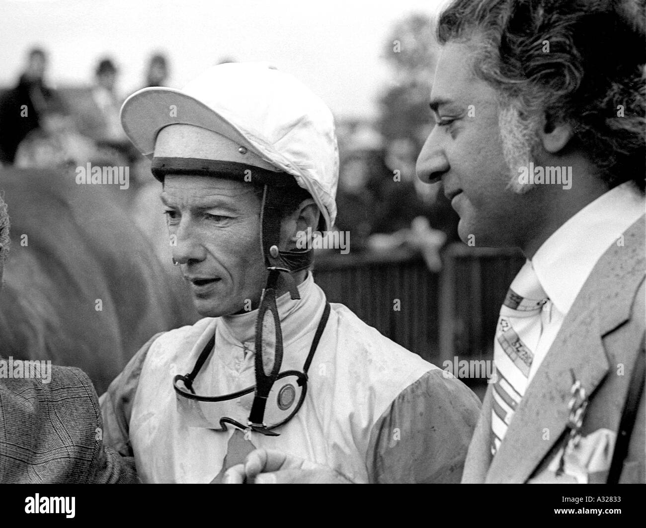 Vendemmia fine anni settanta REGNO UNITO Newmarket Racecourse Jockey Lester Piggot e proprietario in vincitore contenitore s Foto Stock