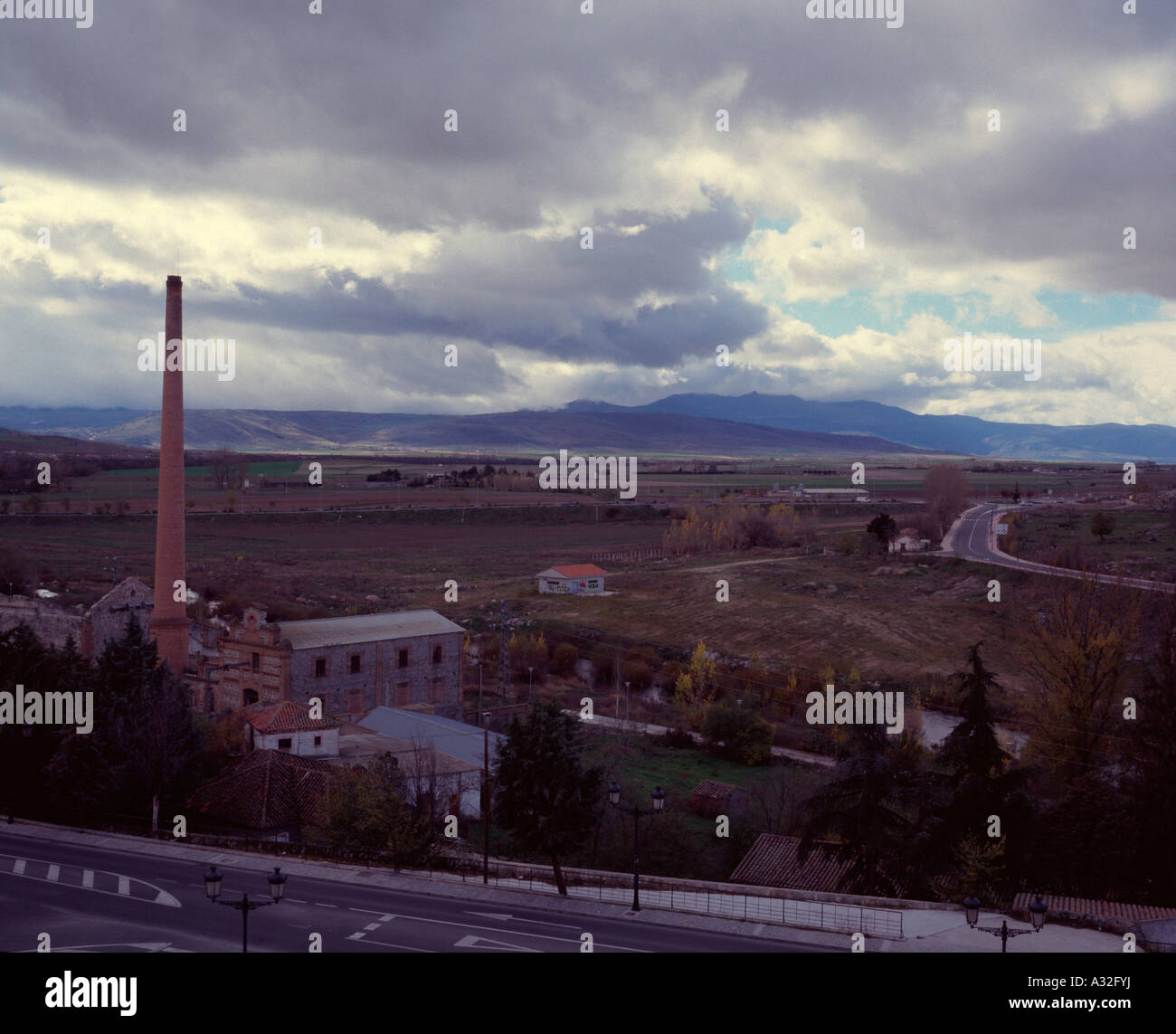 Il castigliano pianura visto dalle mura della città di Avila, Spagna Foto Stock