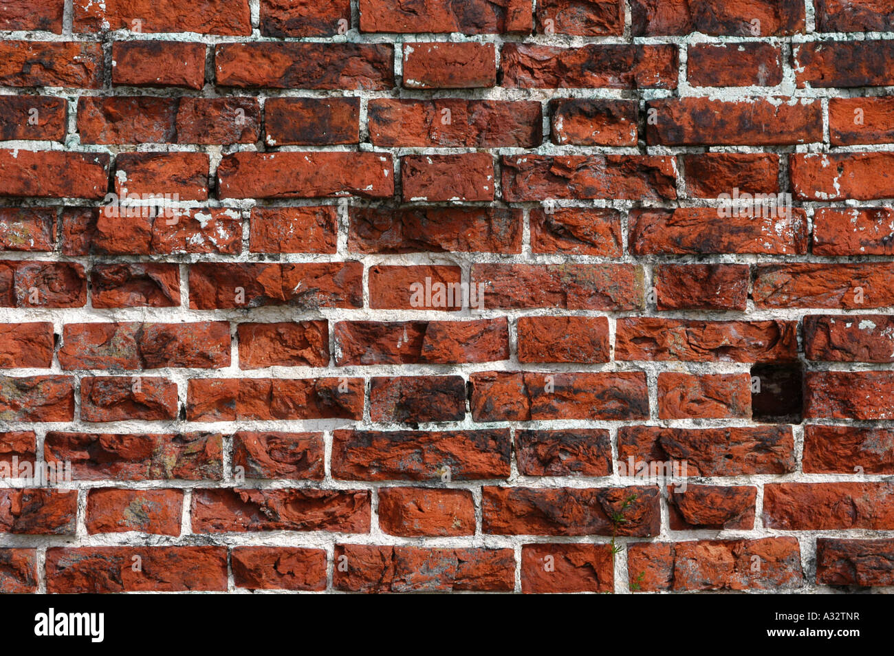 Il vecchio muro di mattoni del monastero Kirillo-Belozersky, Russia Foto Stock