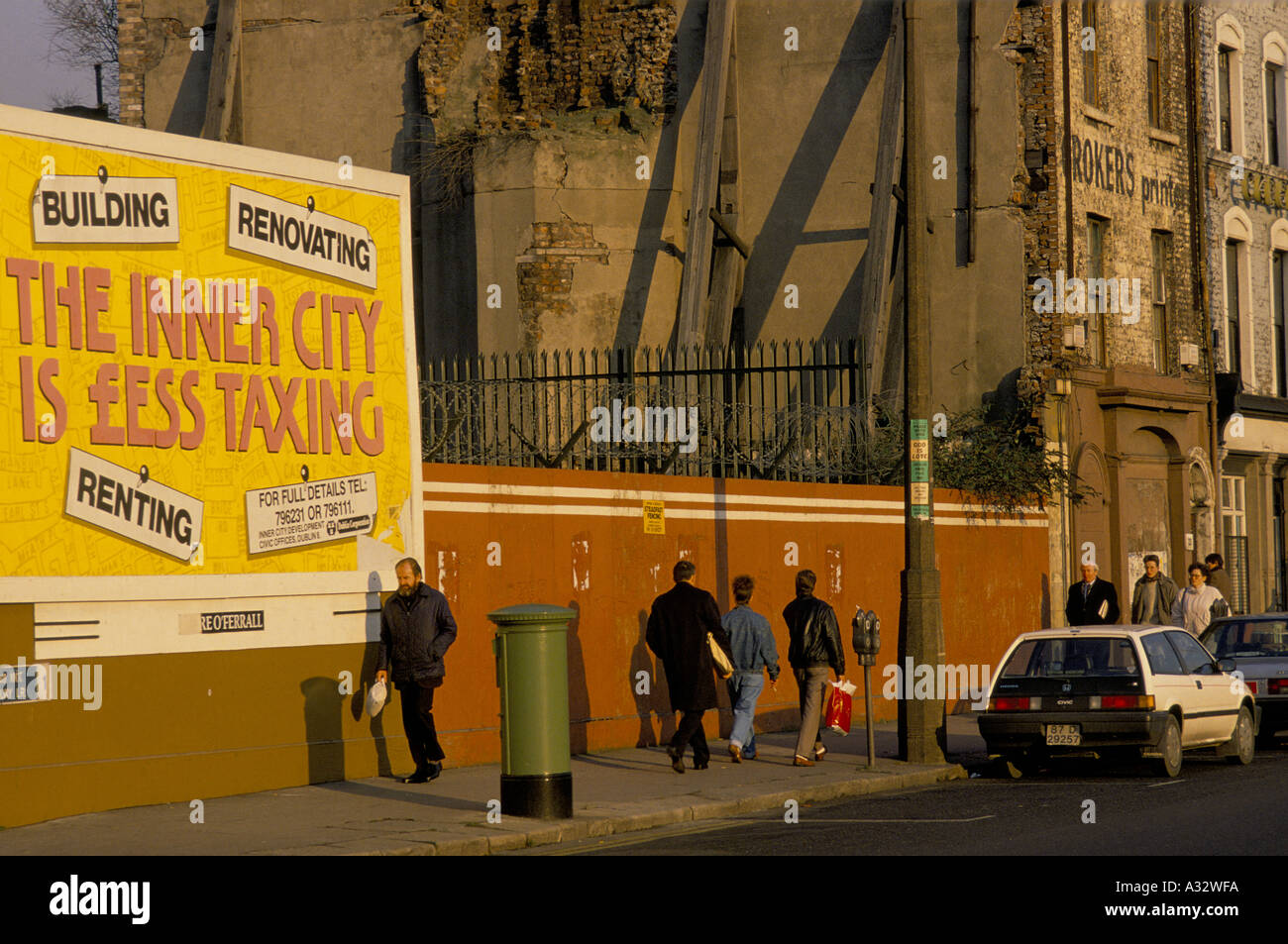 Dublino, Irlanda. Un poster pubblicitari sgravi fiscali per lo sviluppo. Foto Stock