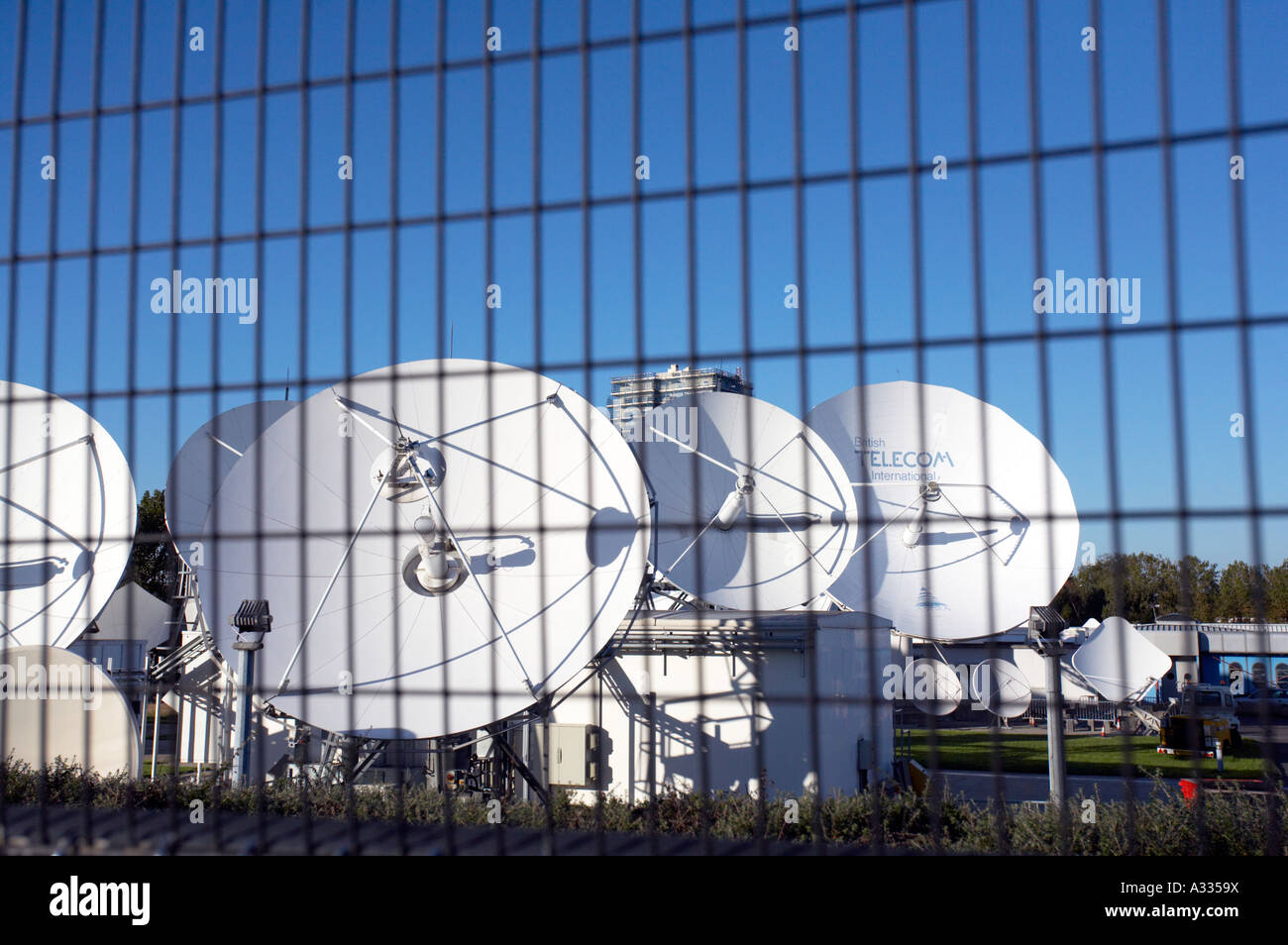 BT North Woolwich internazionale stazione satellitare con antenna parabolica Foto Stock