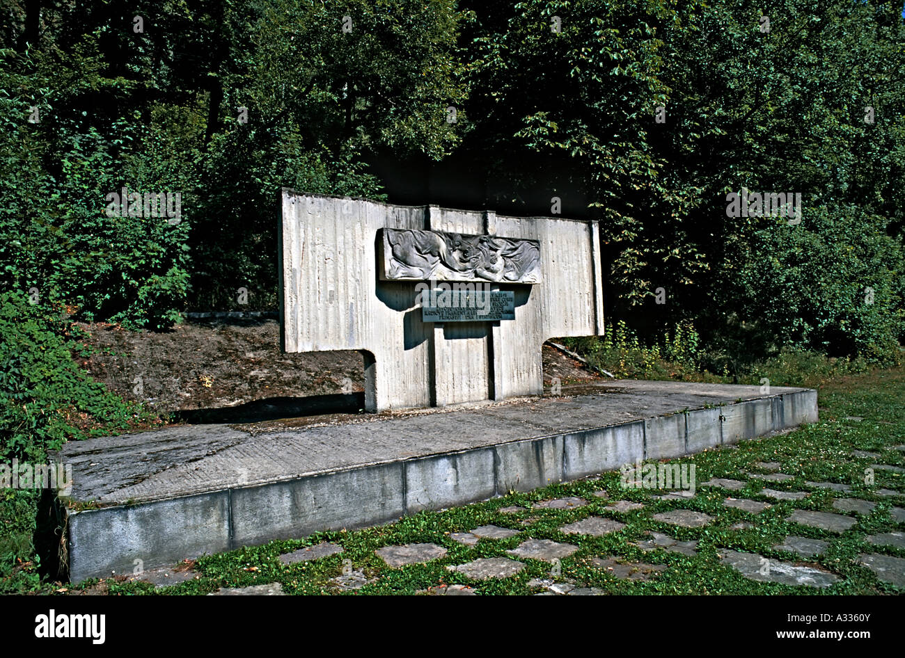 Monumento in memoria di Marie e Pierre Curie che ha lavorato con radium Jachymov Repubblica Ceca Foto Stock