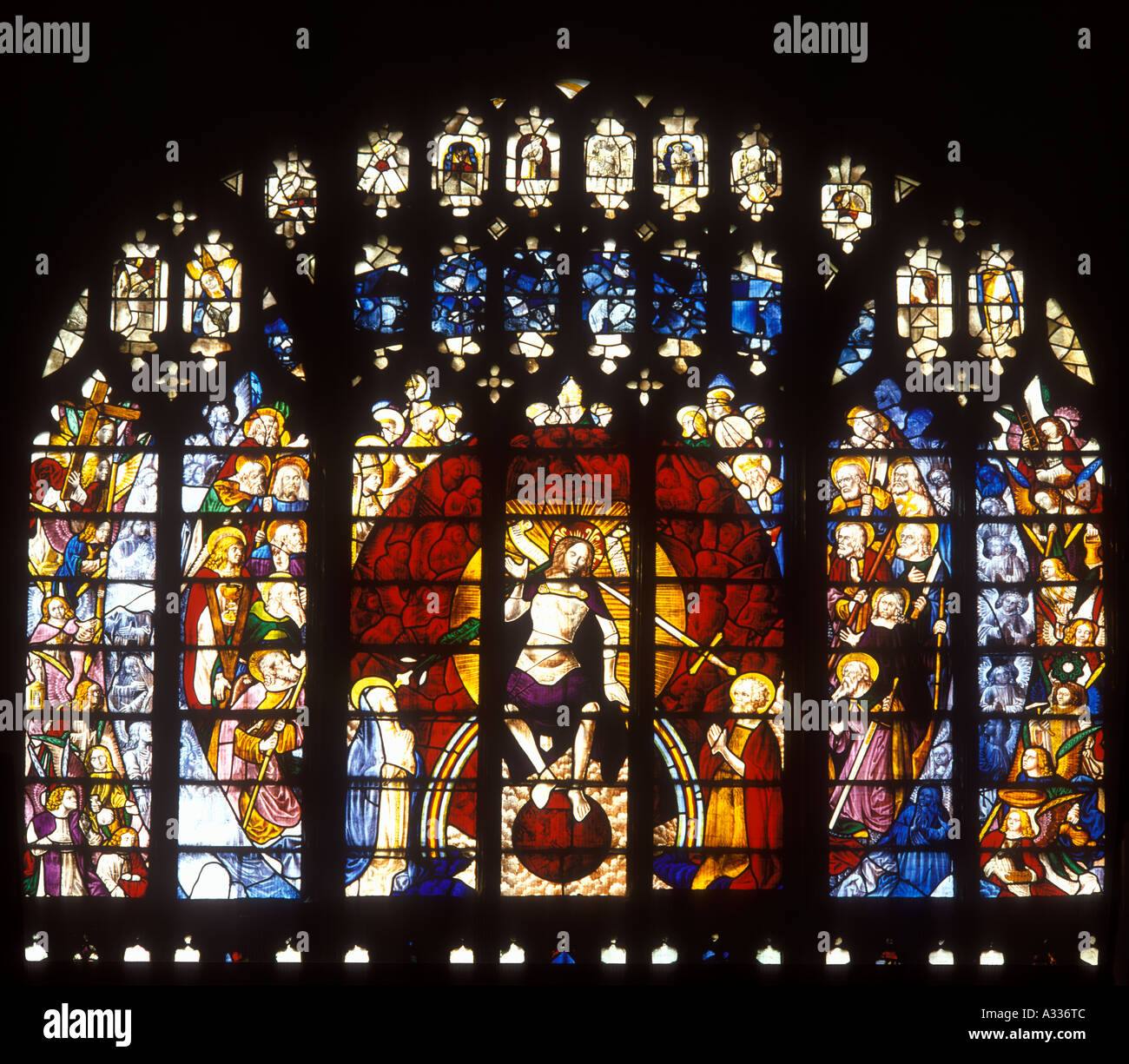 La sentenza (ovest) finestra nella chiesa di Santa Maria in Cotswold città di Fairford, Gloucestershire Foto Stock