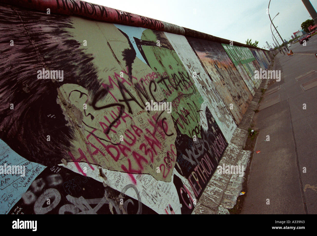 Una sezione del muro di Berlino. Foto Stock