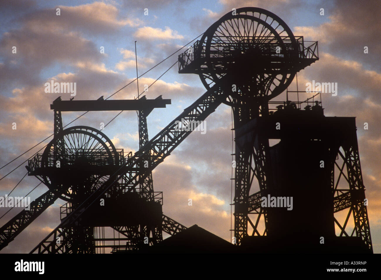 Miniera di carbone buca la testa ruota di avvolgimento Rhondda Heritage Park Porth Rhondda Galles del Sud Foto Stock