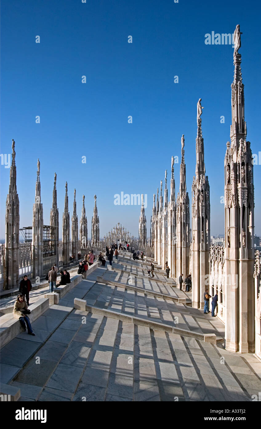 In corrispondenza del tetto del Duomo di Milano Milano Italia Foto Stock