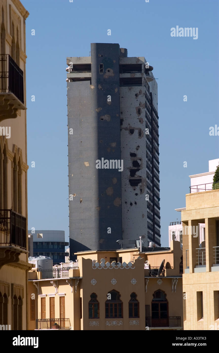 Il centro della città di Beirut Libano e la vista di un edificio ancora con i segni della guerra Foto Stock