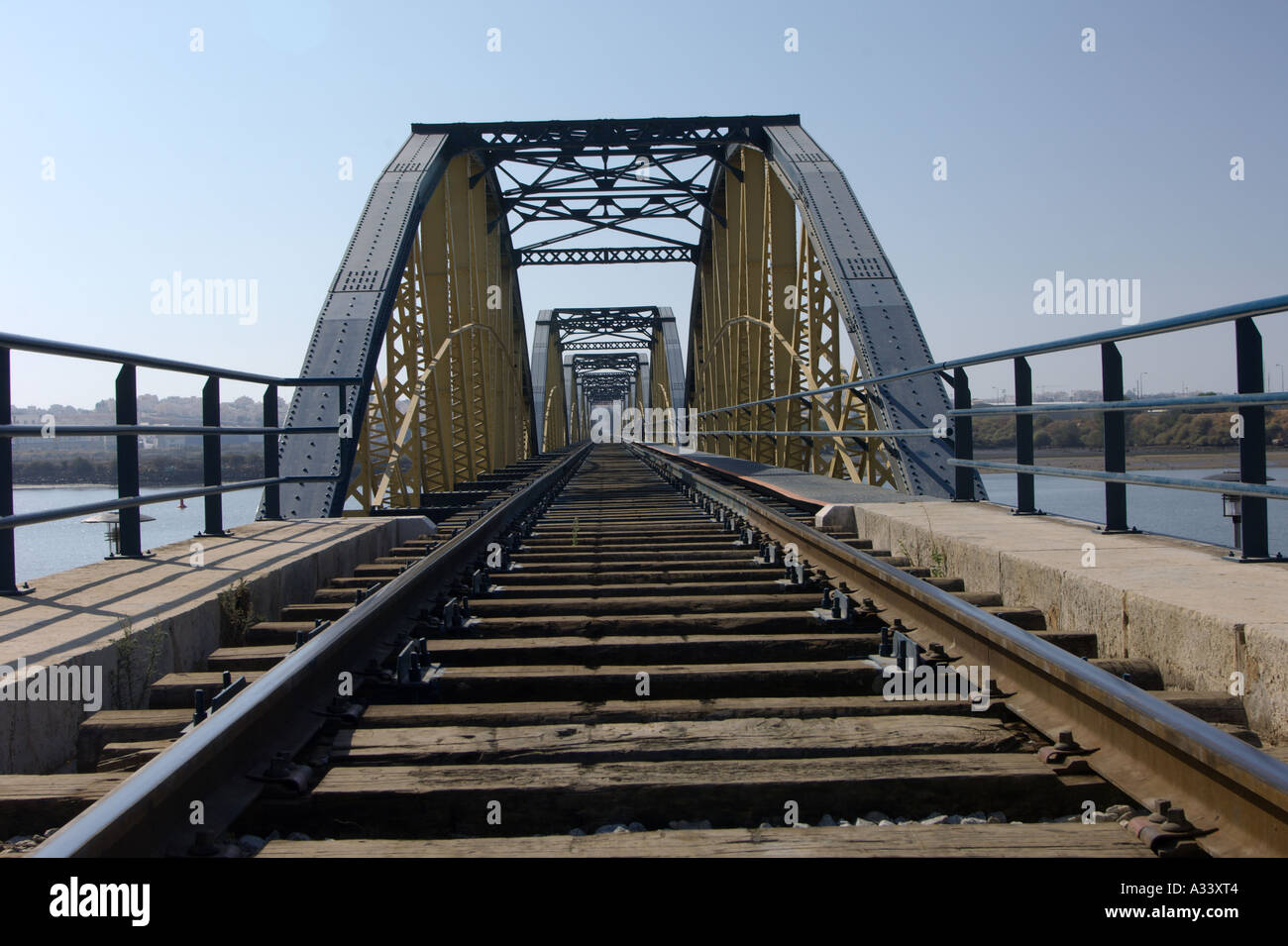 Linea di ponte di comunicazione immagini e fotografie stock ad alta ...
