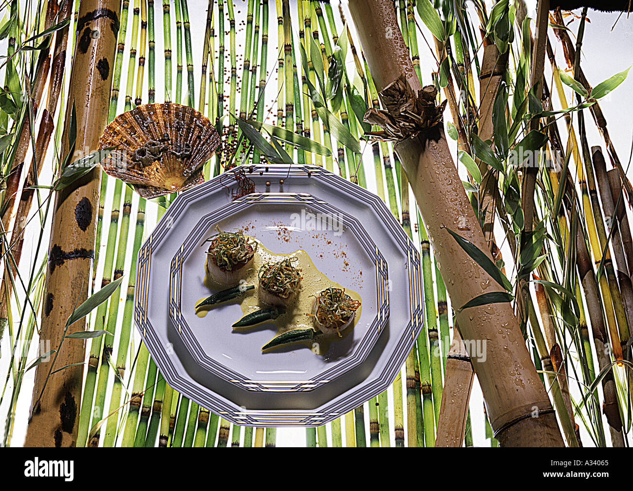 Delizioso piatto con decorazione di bambù Foto Stock