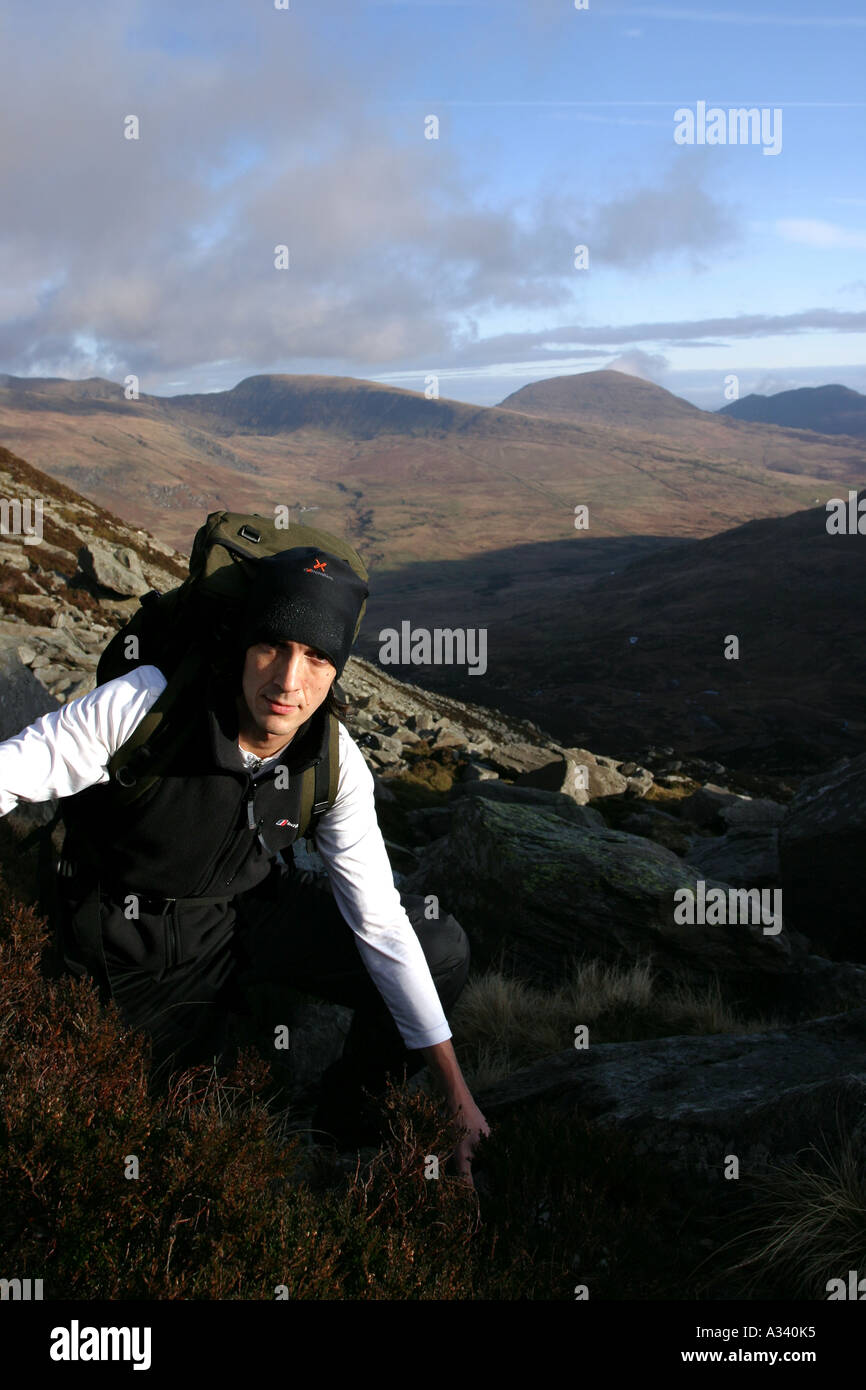 In alto di scrambling lato est del Tryfan, il Galles del Nord. Foto Stock