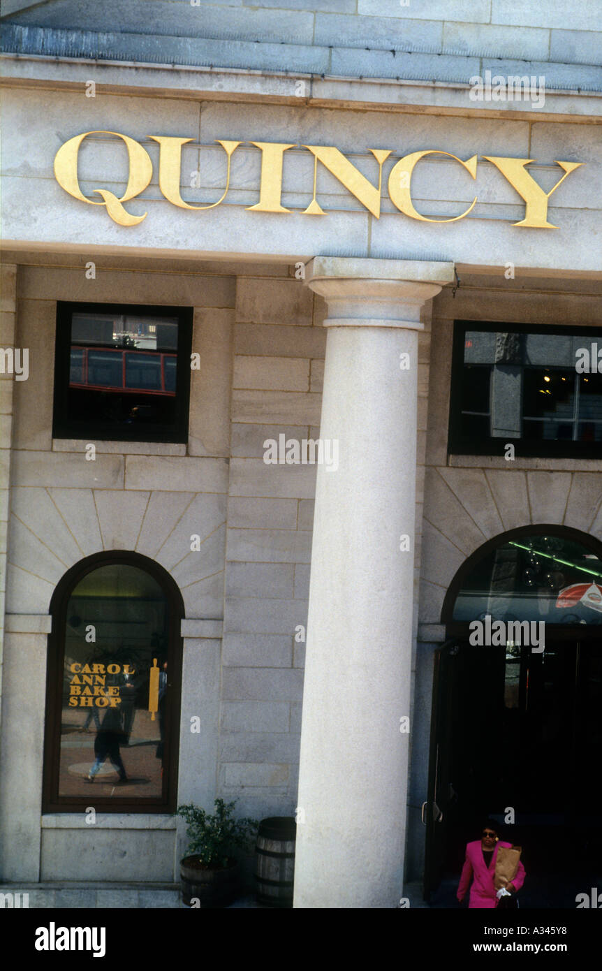 Il Mercato di Quincy in Boston Massachusets, ha una splendida selezione di articoli da regalo da tutto il mondo. Foto Stock