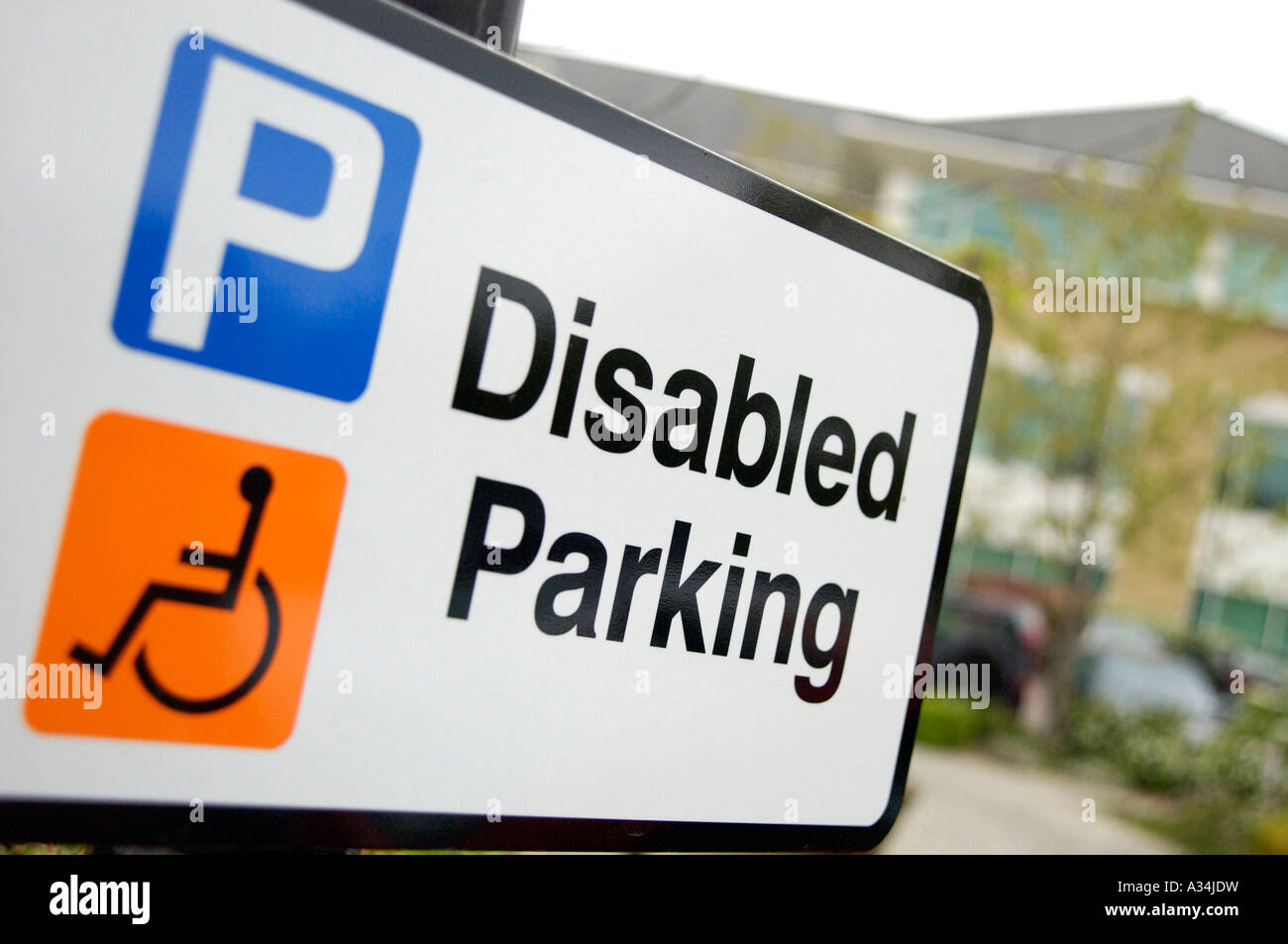 British royalty free fotografia del Regno Unito segno disabili a business car park London Foto Stock