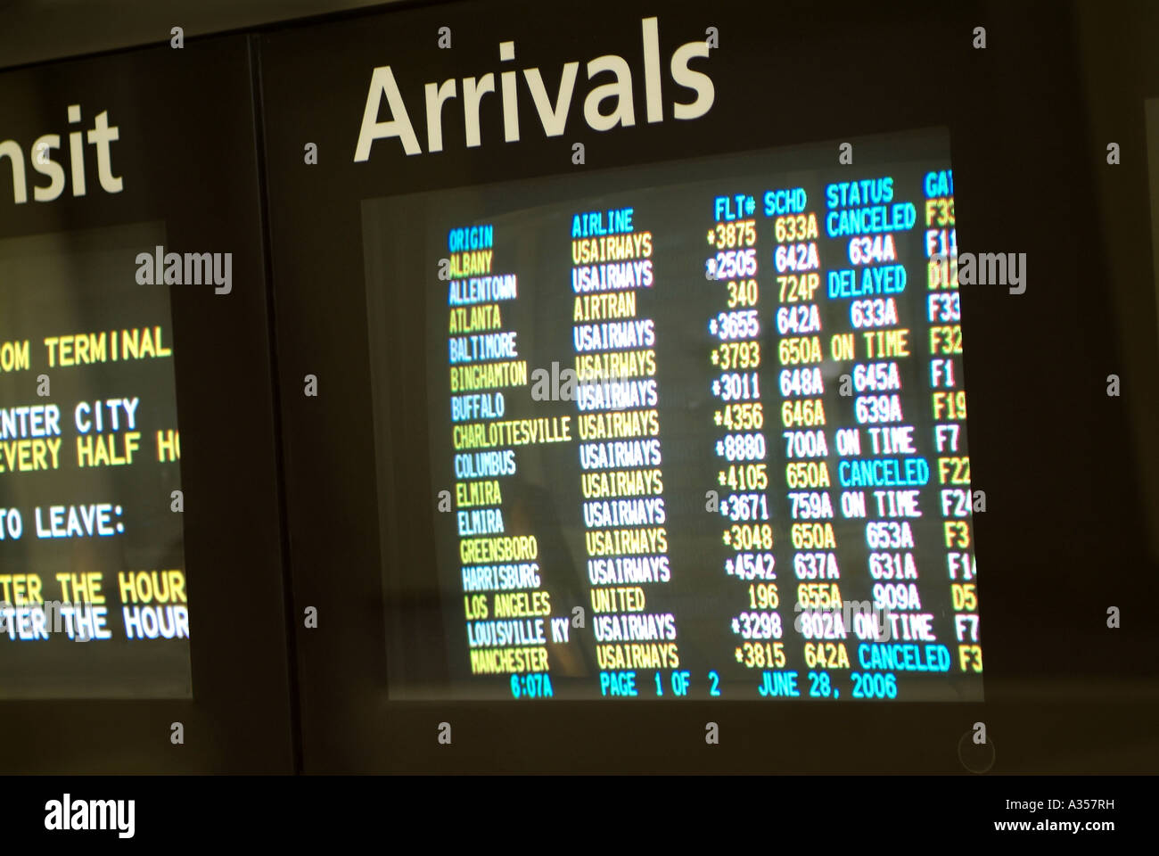 Arrivo e partenza programmare schermate in aeroporto. Foto Stock