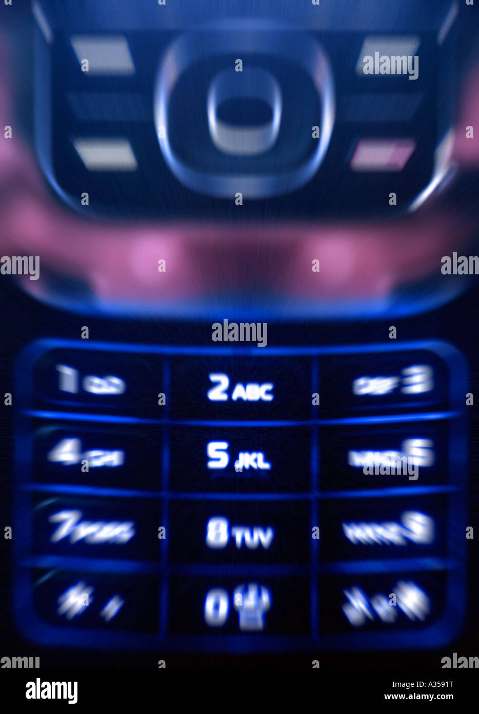 Una immagine sfocata di un telefono mobile con tutte le sue luci attivate Foto Stock