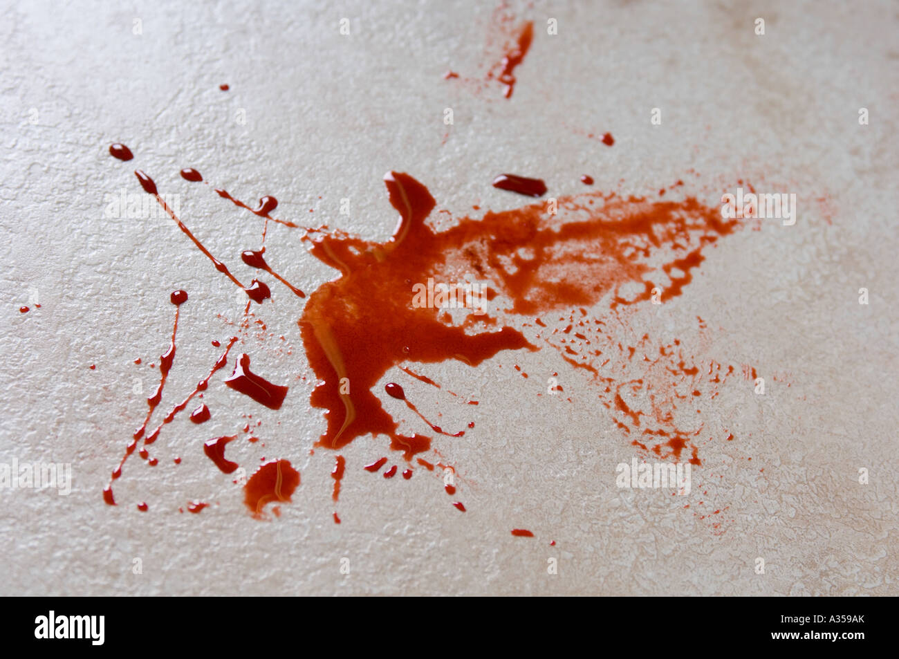 Macchie di sangue su un pavimento Foto Stock