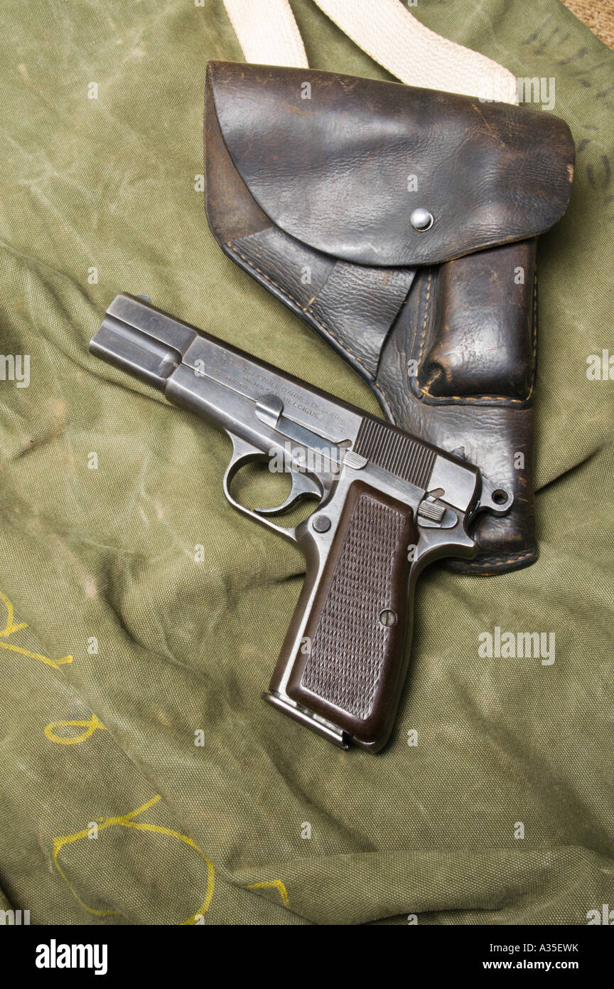 Fatto belga FN Browning HP pistola e fondina GP35 modello 1935 Hi Power Foto Stock