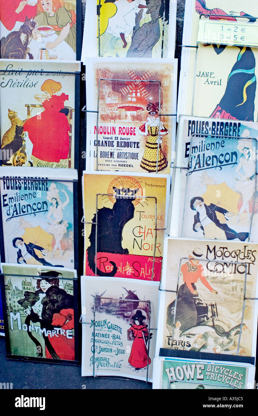 Parigi Francia, negozi, venditori di souvenir, Mostra di antiquariato francese antico pubblicità francese d'epoca, vecchi poster, souvenir poster di intrattenimento vintage di parigi Foto Stock