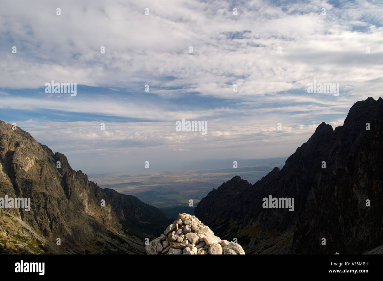 Man-made rock formazione nella piccola valle fredda, una delle più belle valli in Alti Tatra, Slovacchia Foto Stock
