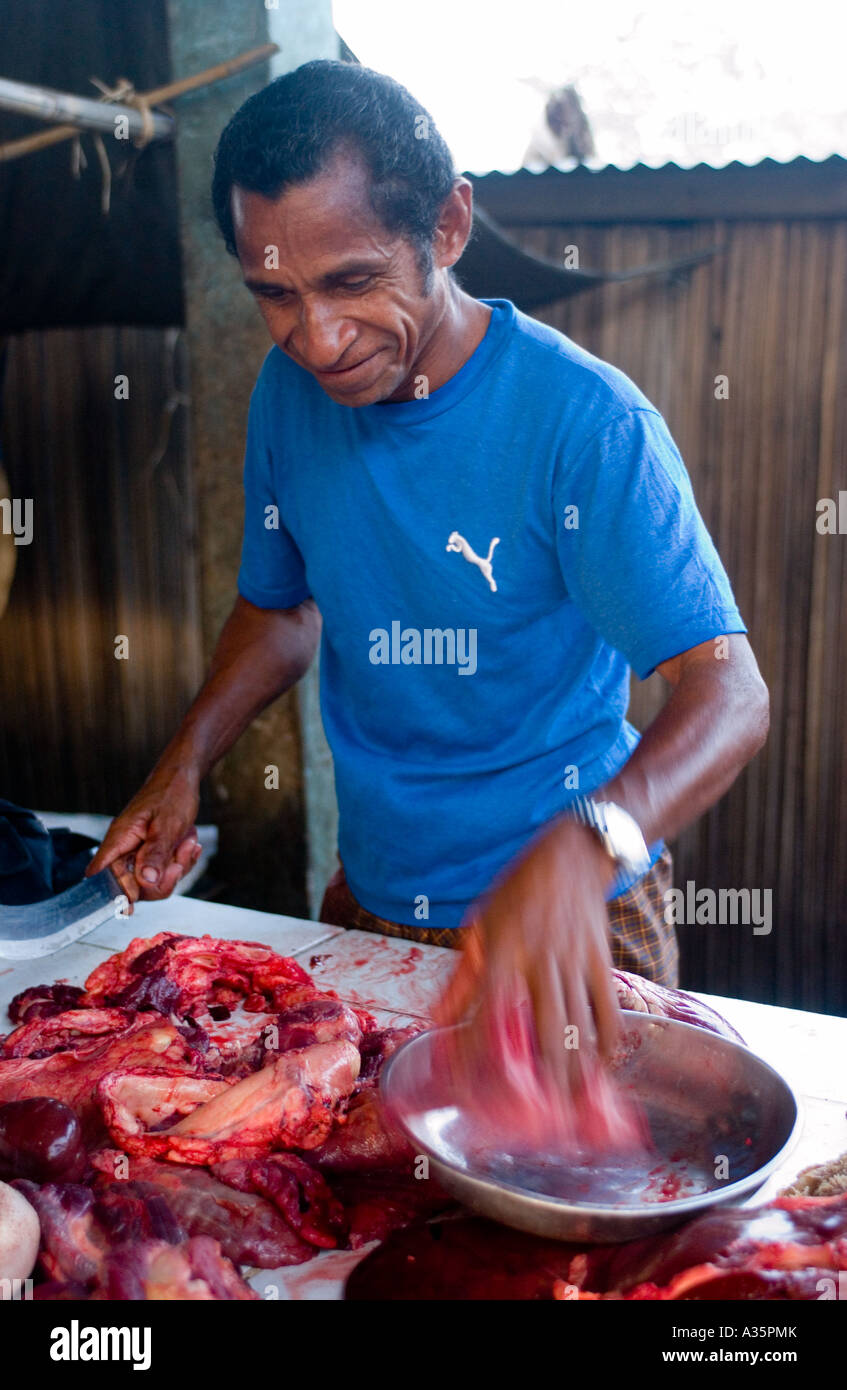 Gli operatori presso il locale mercato alimentare di Maliana, Timor orientale Foto Stock