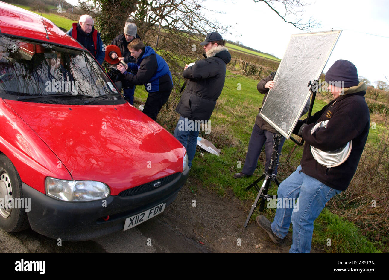 In scena con furgone rosso dalla BBC Wales serie TV appartenenti filmata vicino a Cardiff Foto Stock