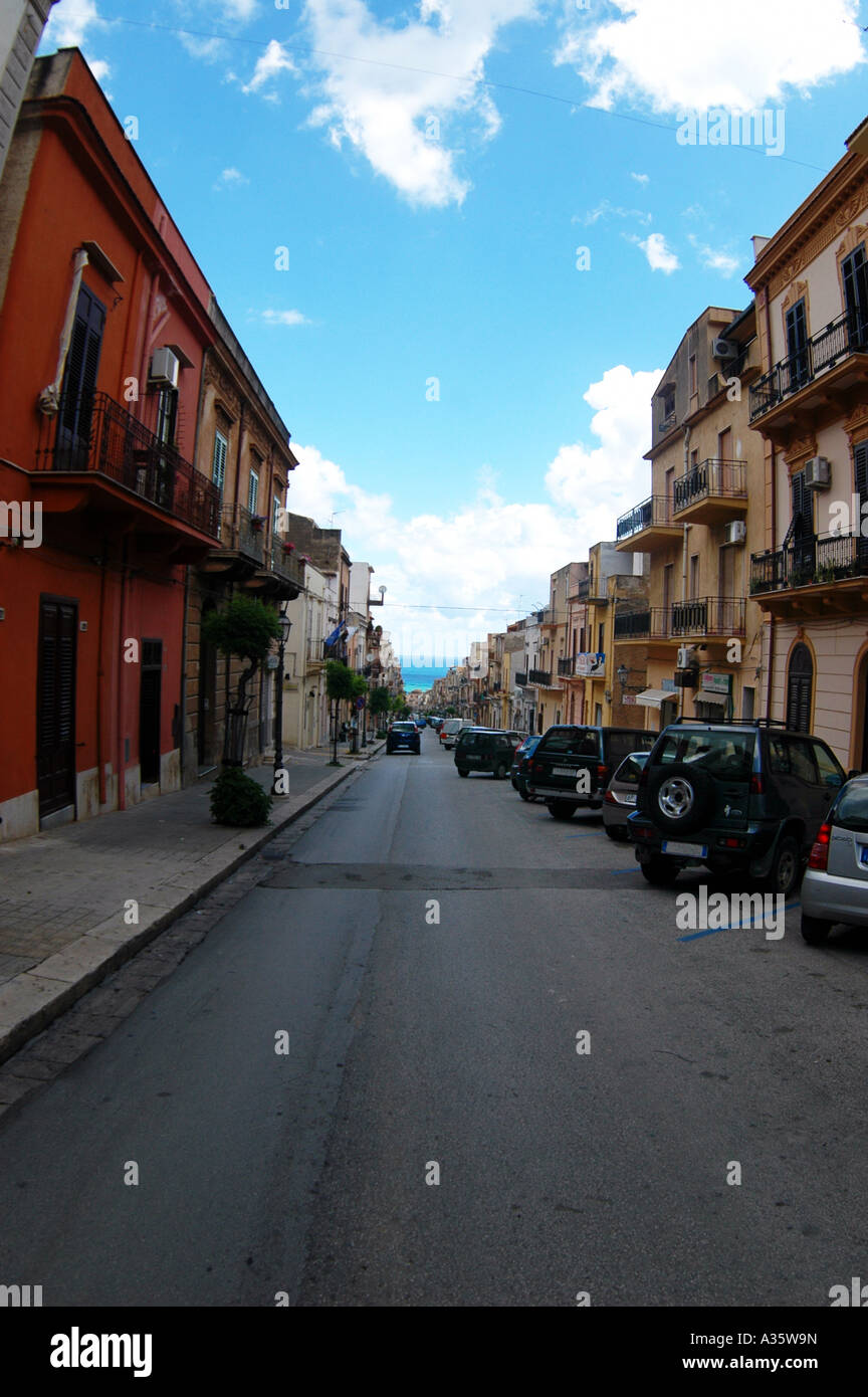 Strada di Castellamare del golfo, Sicilia Foto Stock