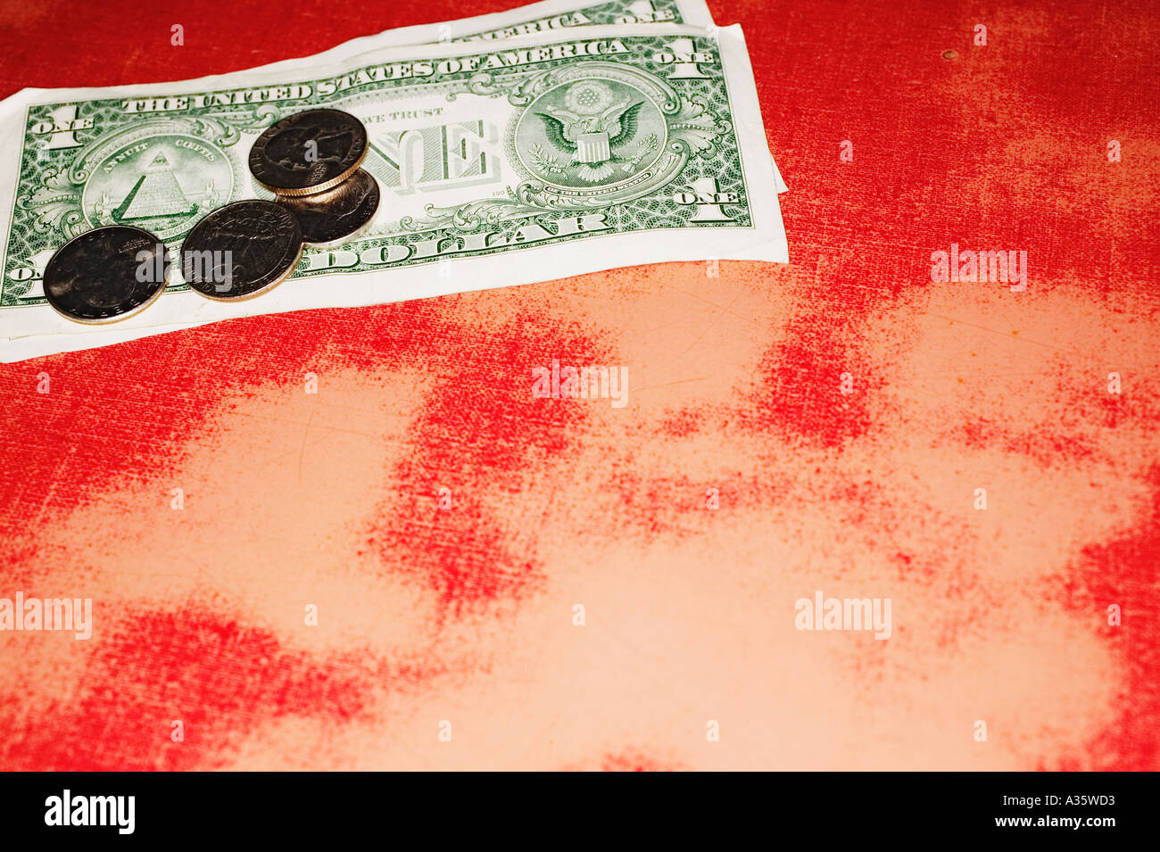 Di dollari sulla tabella rossa Foto Stock