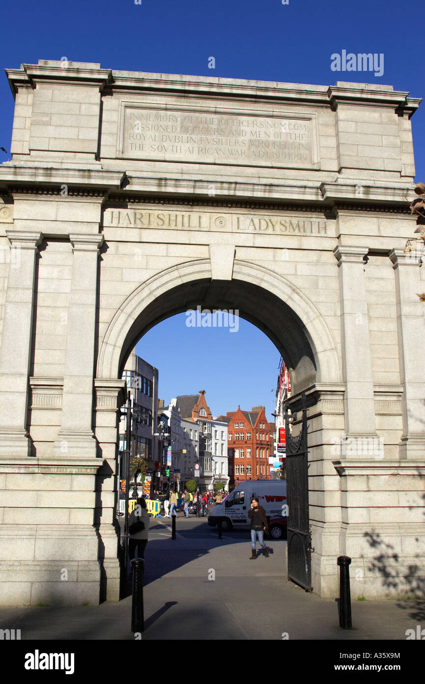 Fusiliers Arch ingresso St Stephens Green da Grafton Street Dublin City Centre Foto Stock