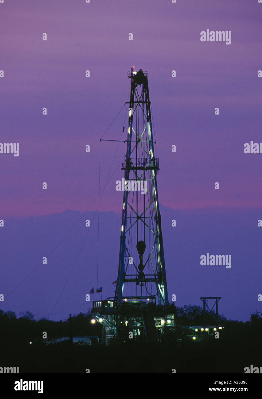 Olio impianto di perforazione trivellazioni petrolifere in Texas US Foto Stock