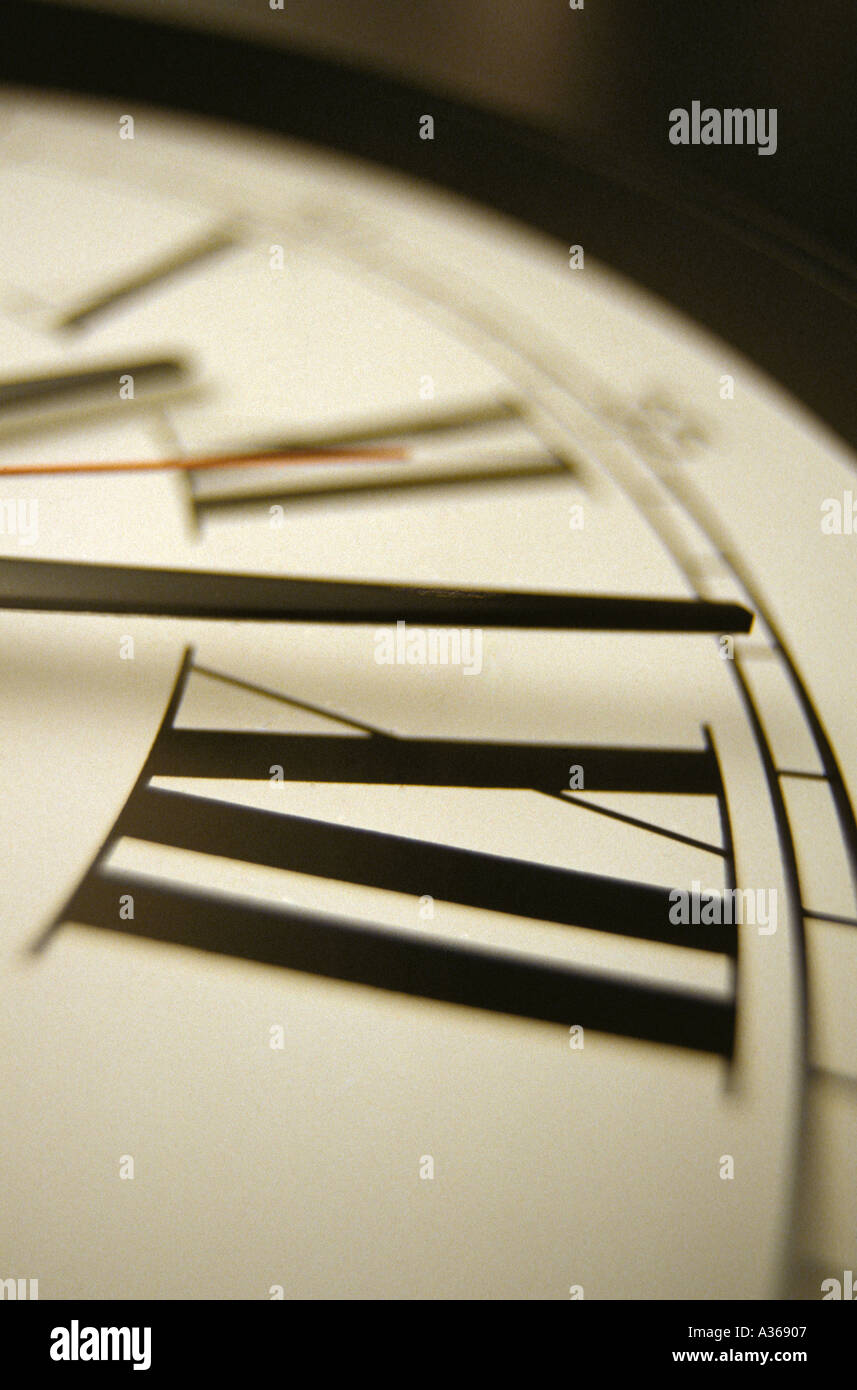 Close up di orologio con numeri romani Foto Stock