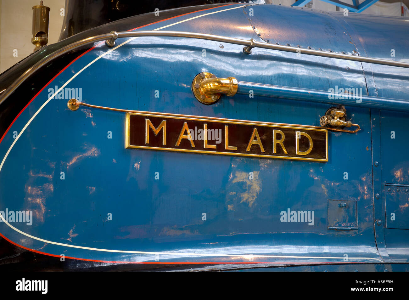 Mallard Steam Locomotive in mostra al National Railway Museum di York. REGNO UNITO Foto Stock