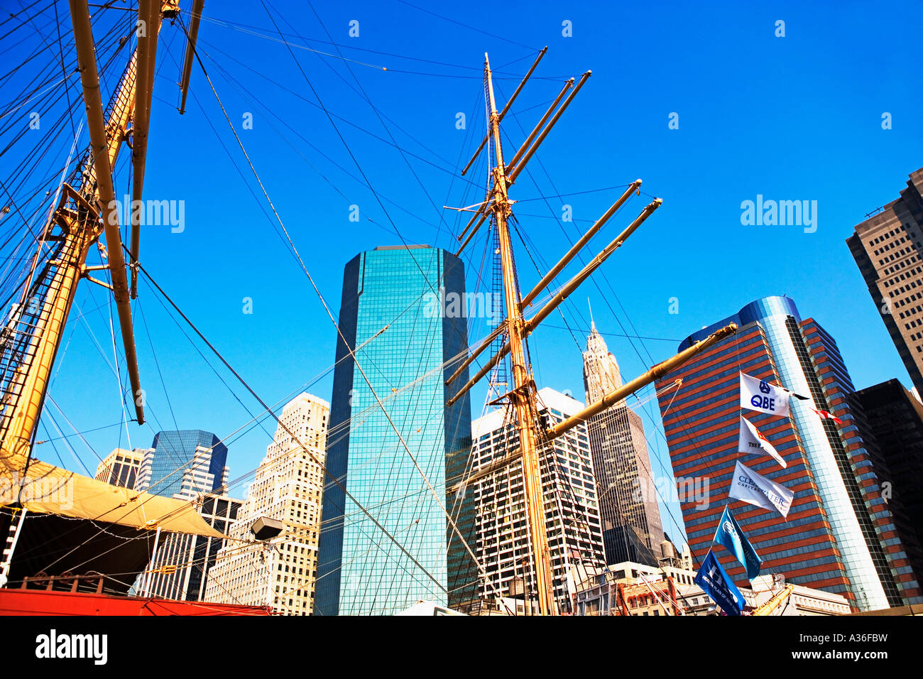 La città di NEW YORK, NYC, Manhattan Lower Manhattan, New SCENIC 5 posti, edifici, Viaggi, Turismo, grattacieli, edificio di vetro, vetro, mattoni, Foto Stock