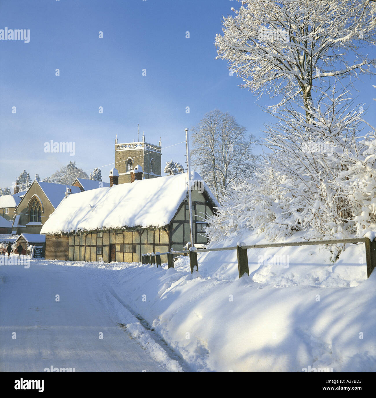 Scena di neve e cottage Foto Stock